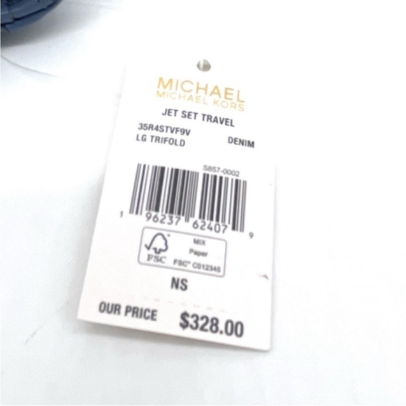 Michael Kors Large Trifold Wallet Blue
Lagoon - Picture 9 of 9